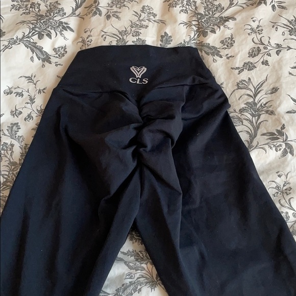 CLS SCRUNCH BUTT LEGGINGS XS - Picture 2 of 2